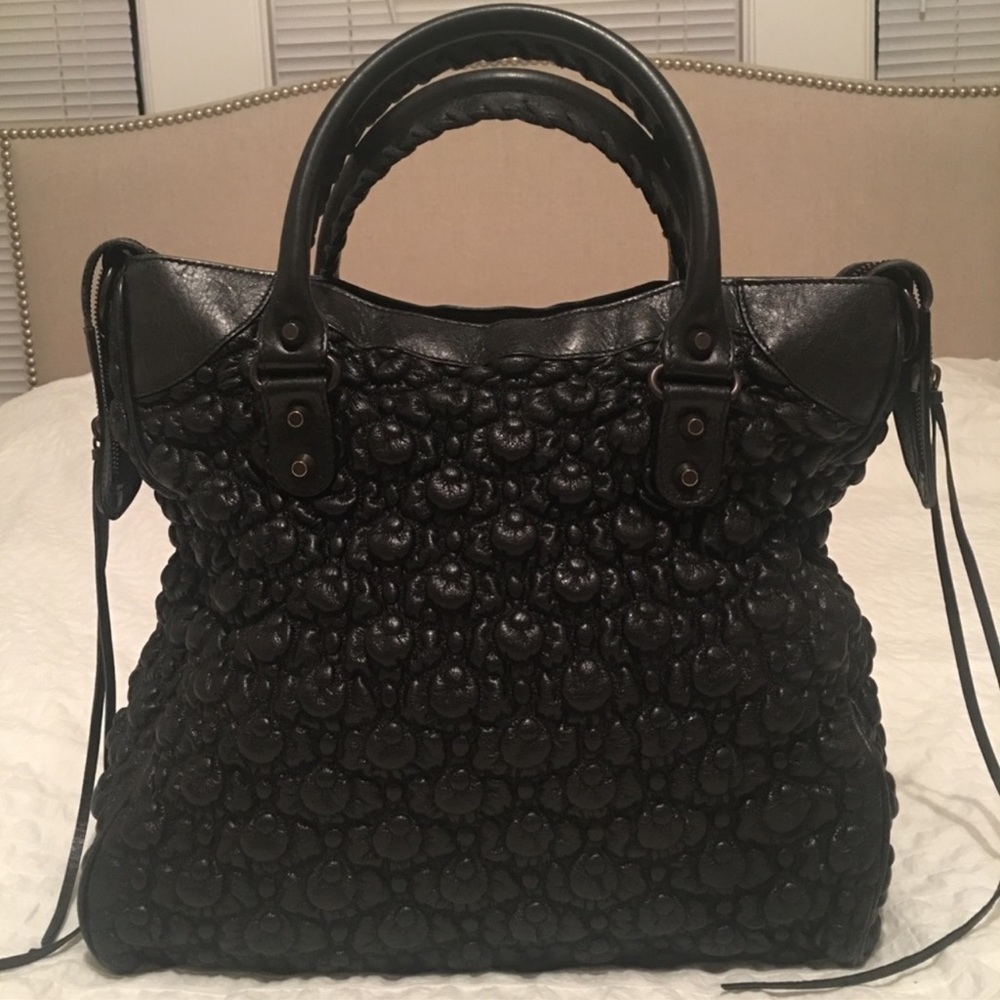 ⭐️ (1/2 price for 2+⭐️ items!) Authentic Balenciaga  Matelasse City Velo - Picture 2 of 8